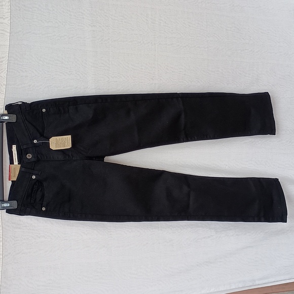 NEW*Levi's Classic Black Denim Pants size 2 - Picture 7 of 10